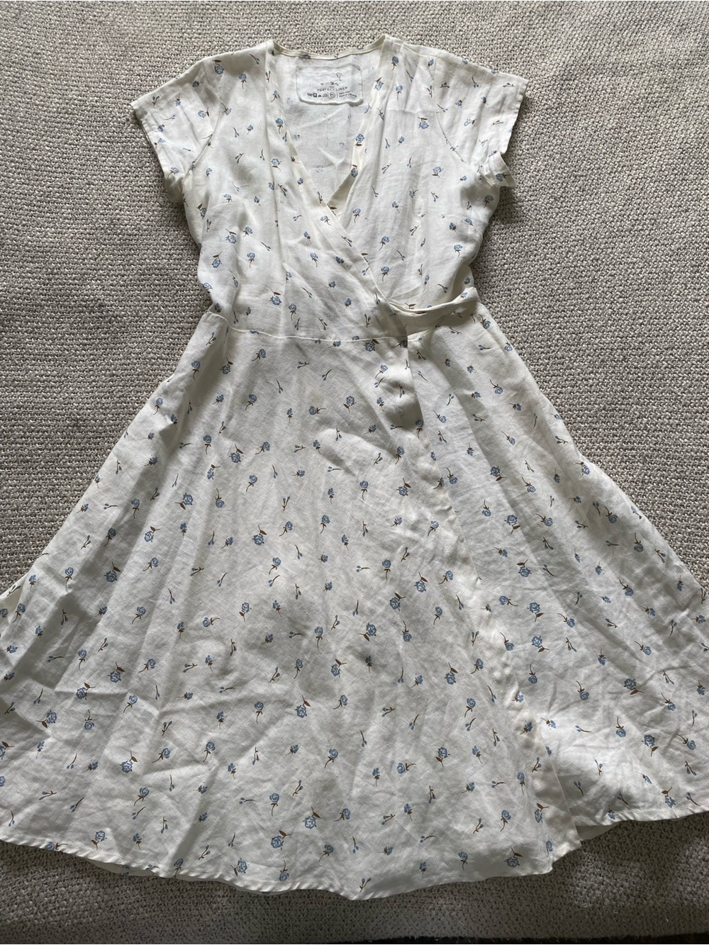 notPERFECTLINEN floral Midi Wrap Dress with Small Blue Floral Print